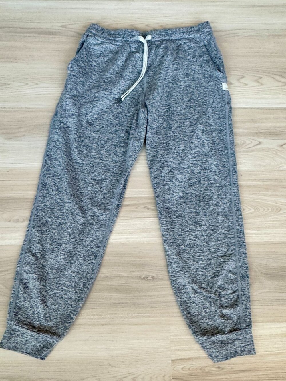 Vuori Performance Jogger in Heather Grey Size